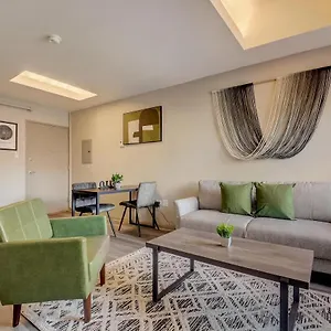 https://frontdesk-vue-at-3rd-st-apts-downtown-louisville.hotels-louisville.com