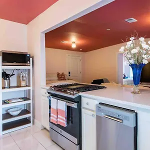 https://blush-and-bashful-germantown-two-bedroom-apartment.hotels-louisville.com