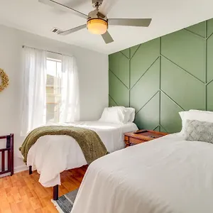 Holiday home Cheerful Vacation With Fire Pit!, Savannah