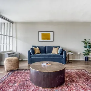 https://cozysuites-800-tower-2br-w-sky-pool-gym-1006.hotels-louisville.com