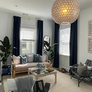 Apartment New! Stylish 1900s Renovated Duplex Building Near Forsyth & River St, Savannah